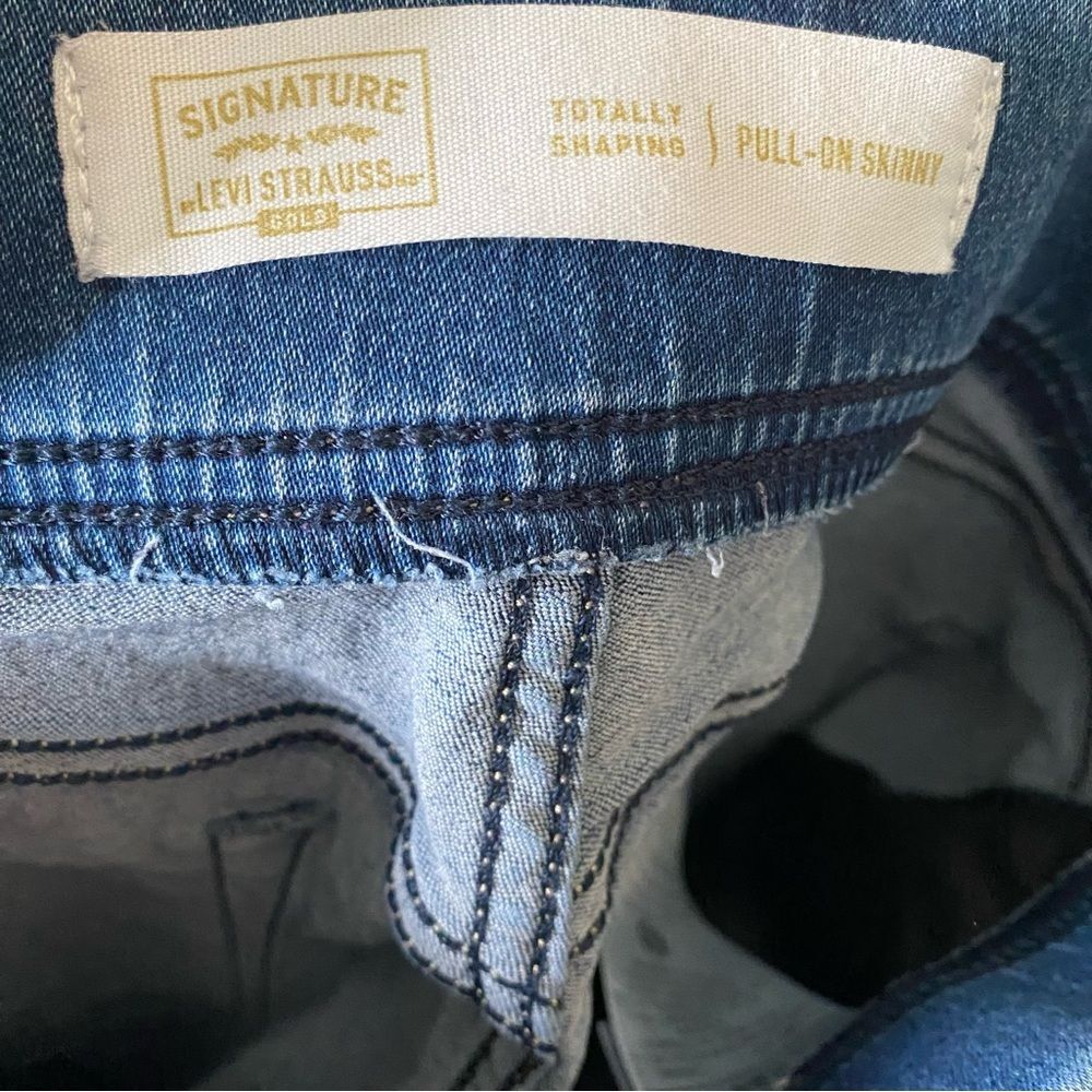 Levi Signature Totally Shaping Pull-on Skinny Ankle Jeans Size 10 - Picture 4 of 8